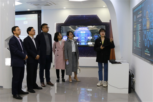 重庆大学医学部主任刘国祥一行来访交流