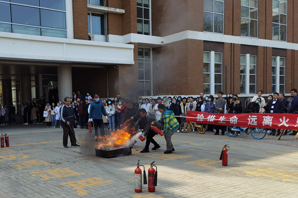 药学院组织开展应急逃生演习和灭火演练