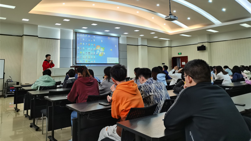 公共管理学院组织学生参加重庆市2021届毕业生春季就业双选活动
