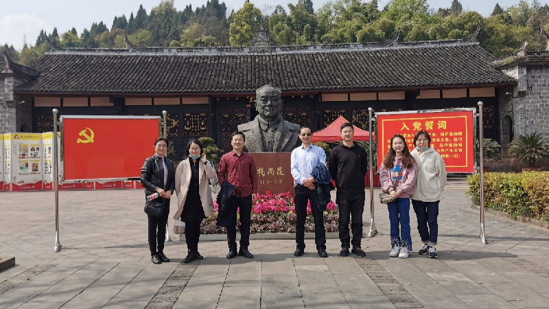重庆大学工程科教战略研究中心支部开展“不忘初心，凝聚前行”主题党日活动