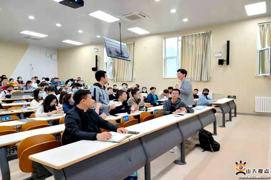 ［经济］与基础医学院联合举办“经医求精”分享交流会
