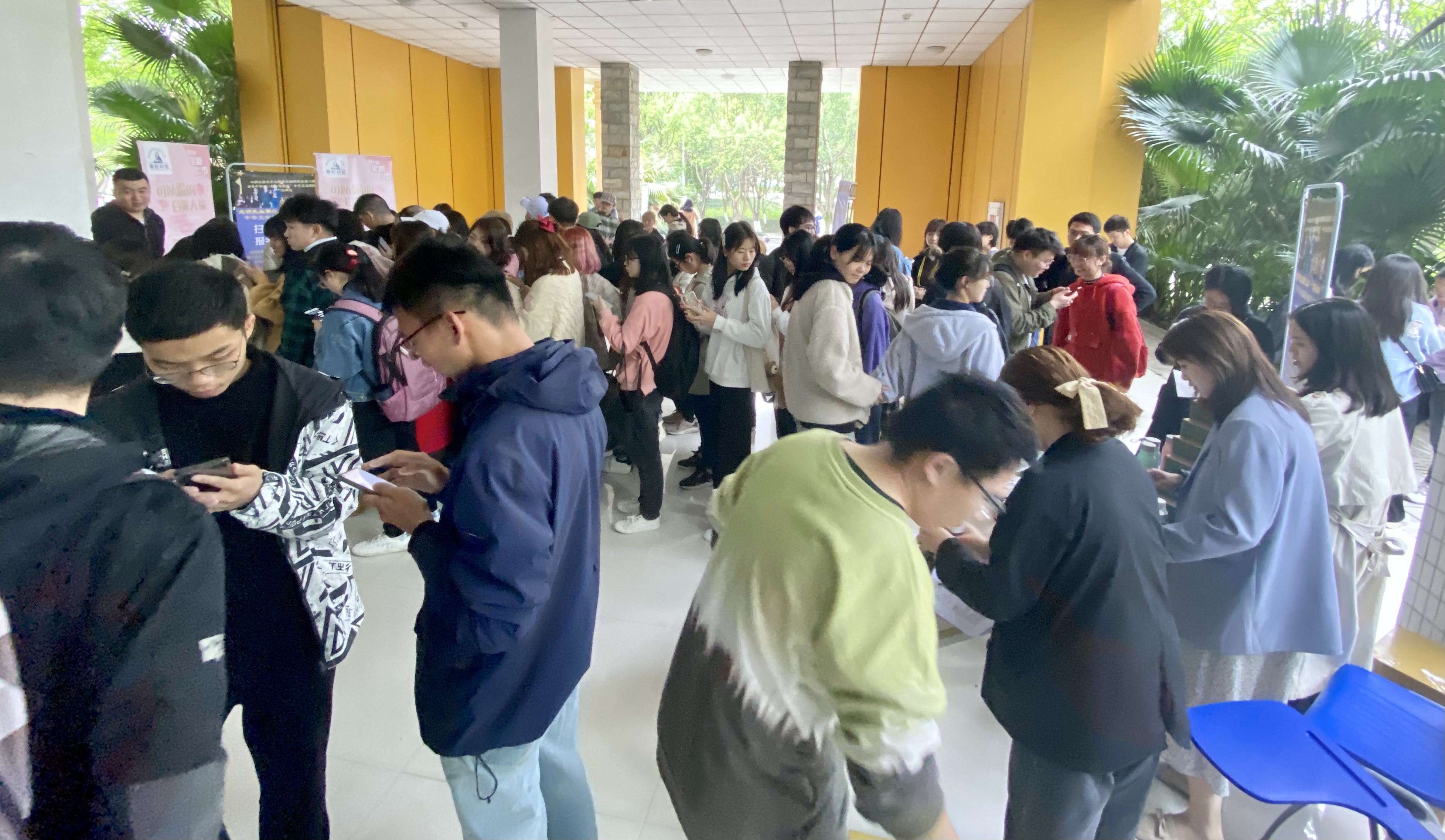 光明乳业第三届“儒易杯”中华文化国际翻译大赛重庆大学校园推广活动顺利结束