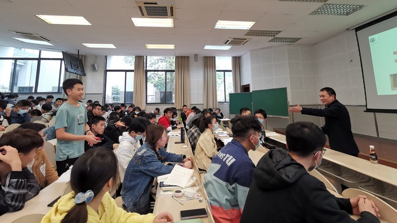 光电学院举办研习堂第九期：学习、学问与人生