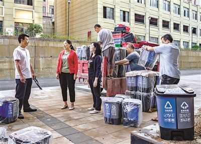 城市管理腐败乱象：有人热衷收受茅台、高档香烟