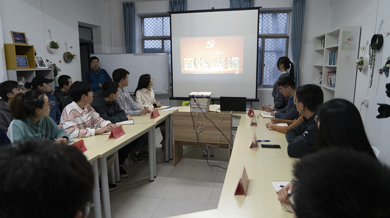 重庆大学在本科生中开展“党史教育进宿舍”活动