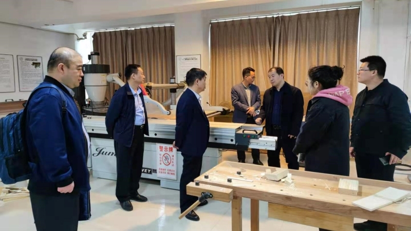 重庆大学建筑城规学院与石河子大学水利建筑工程学院举行对口支援交流座谈会