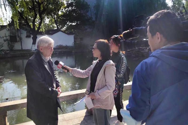 上海交大“湖下莲动，海上花开”主题景观正式揭幕