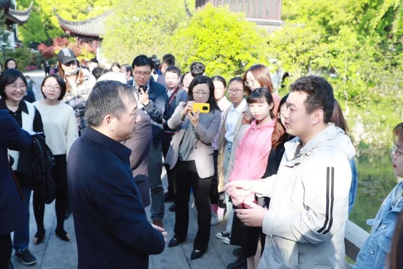 上海交大“湖下莲动，海上花开”主题景观正式揭幕