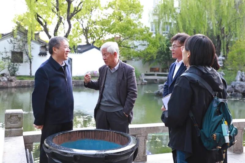 上海交大“湖下莲动，海上花开”主题景观正式揭幕