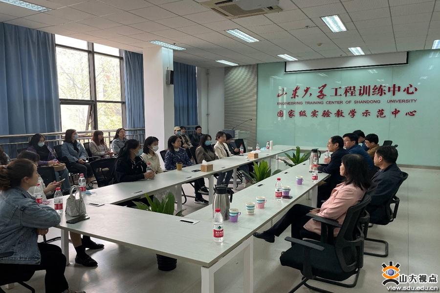 ［新闻］师生积极探索文工结合、践行新文科建设