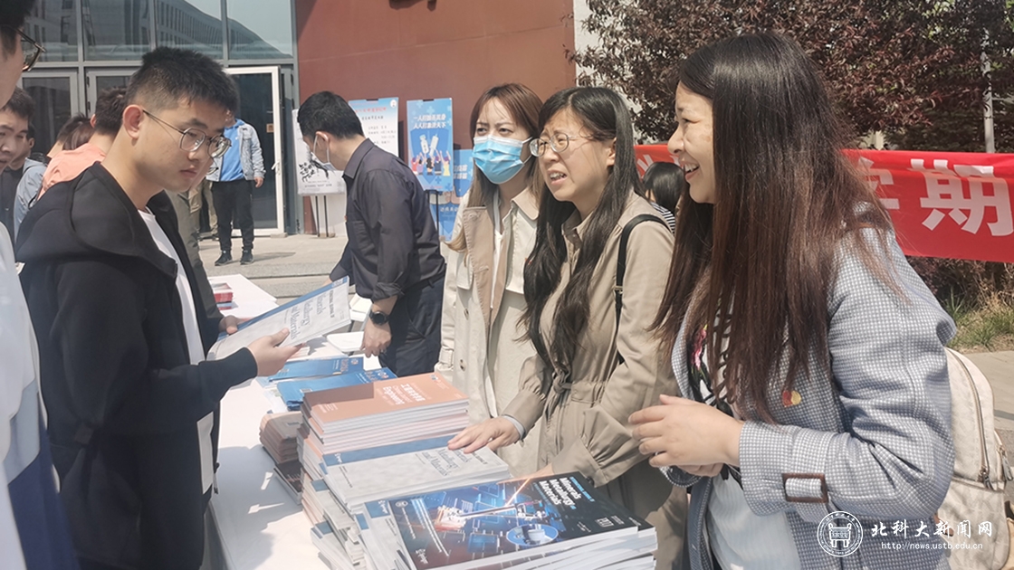 追寻初心赠刊育人——学校期刊中心与昌平创新园区开展支部共建期刊赠阅活动