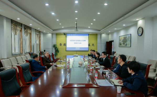 校领导在马克思主义学院召开现场办公会