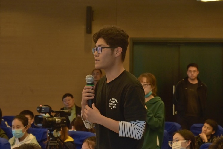 陶克少将做客时政大讲堂