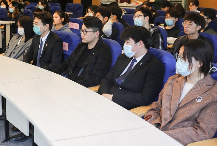 陶克少将做客时政大讲堂