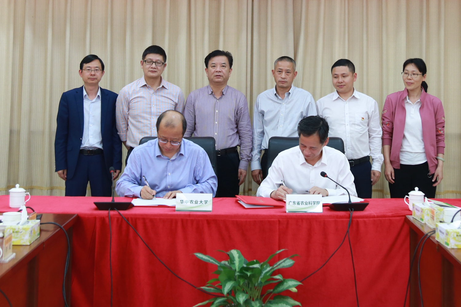 李召虎带队走访海大集团和广东省农业科学院