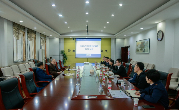 校领导在马克思主义学院召开现场办公会