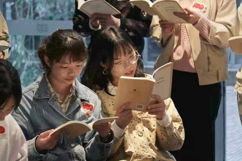 人民日报：世界读书日，天大推出“红色经典全家桶”