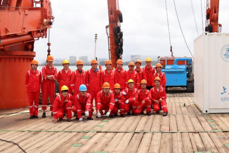 交大团队研制深海重载作业采矿车圆满完成海底智能行进与路径跟踪试验