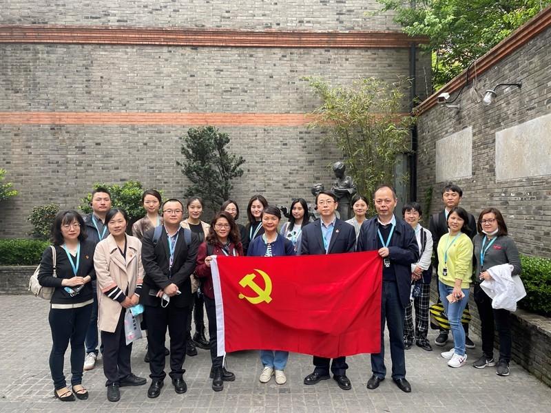 [党史学习教育]安泰经管学院行政第三党支部举办“石库门里寻初心——行走的党课”主题党日活动