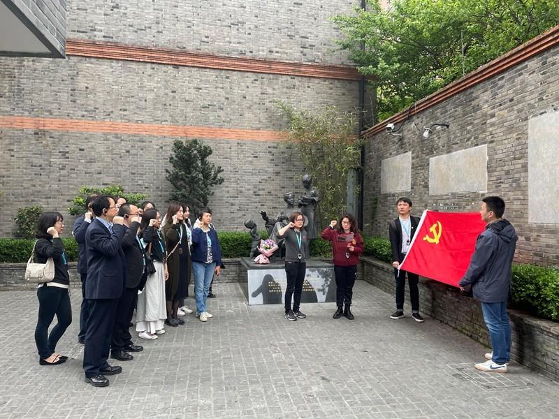 [党史学习教育]安泰经管学院行政第三党支部举办“石库门里寻初心——行走的党课”主题党日活动