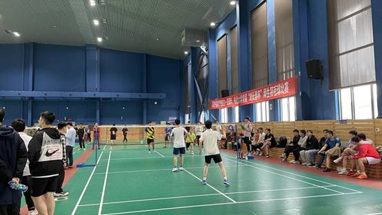 东北大学“刘长春杯”校园师生羽毛球赛举行