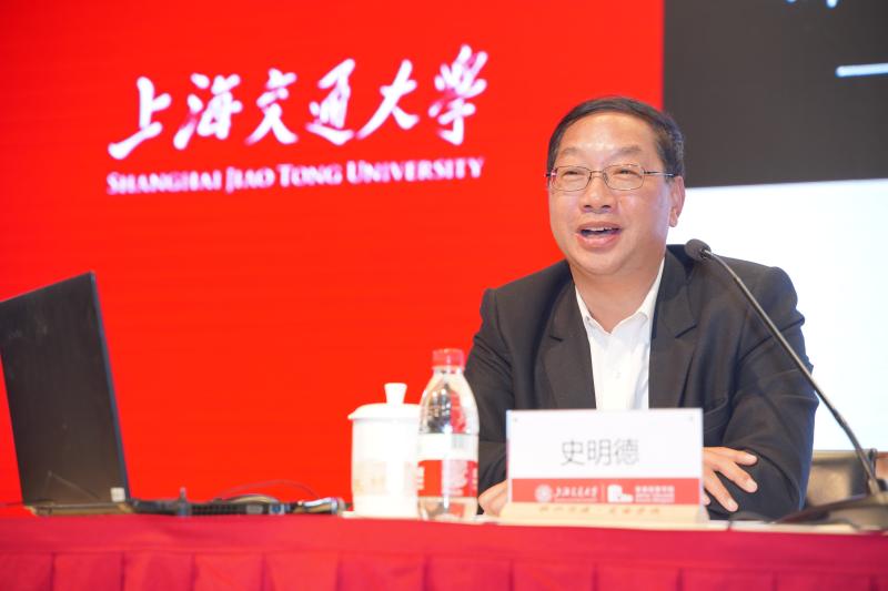 中国前驻德大使史明德在安泰经管学院作主题演讲