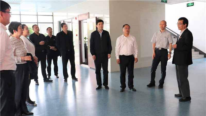 伊犁师范大学副校长周光明一行到重庆大学虎溪校区调研