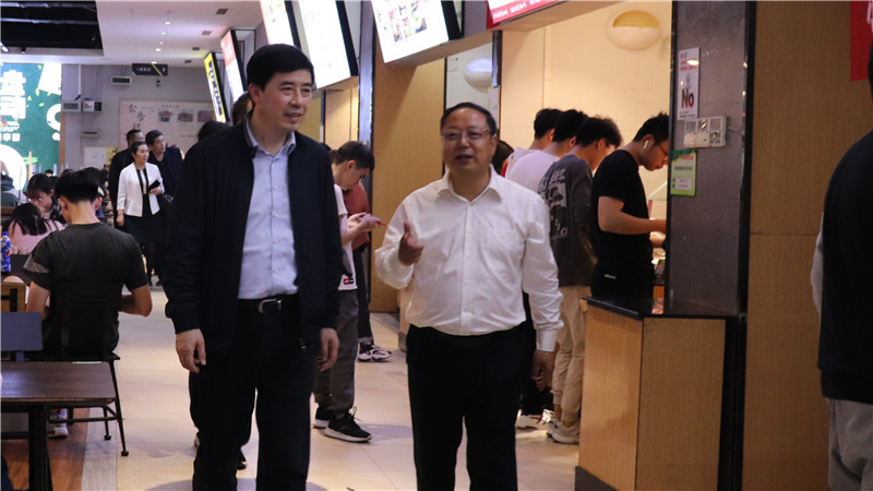 伊犁师范大学副校长周光明一行到重庆大学虎溪校区调研