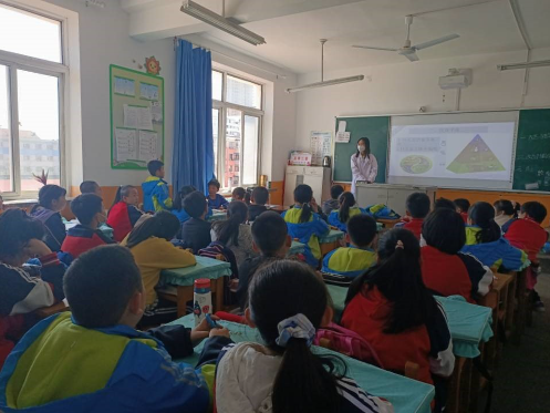 临床三系开展“桃李满园春色正好,红医学子润物无声”主题宣讲活动 临床三系开展“桃李满园春色正好,红医学子润物无声”主题宣讲活动