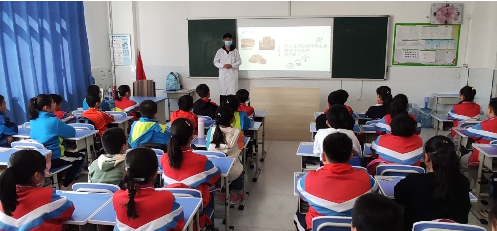 临床三系开展“桃李满园春色正好,红医学子润物无声”主题宣讲活动 临床三系开展“桃李满园春色正好,红医学子润物无声”主题宣讲活动