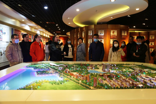 机关党委开展“重温学校红医史，立足岗位续华章”主题参观活动