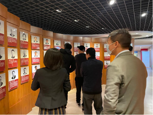 机关党委开展“重温学校红医史，立足岗位续华章”主题参观活动