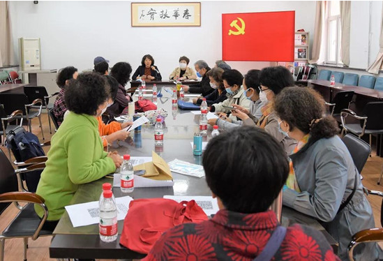 我校召开离退休教师安全工作培训会