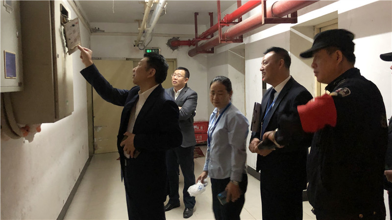 社区办开展节前安全排查创建平安社区