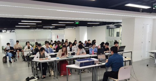 图书馆举办“书里书外”系列讲座