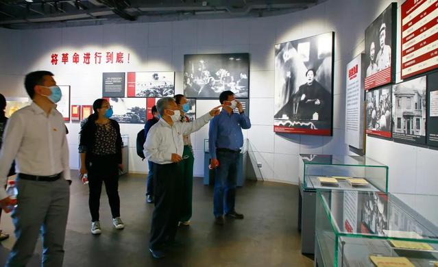 上海财经大学党史学习教育宣讲团和历届“阳光学者”赴上海解放纪念馆举行实景备课会