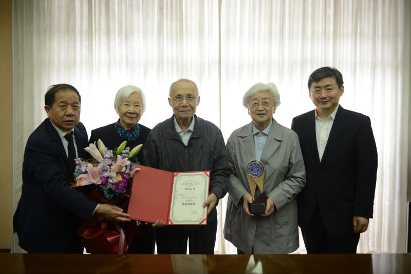 校领导赴京探望顾诵芬院士