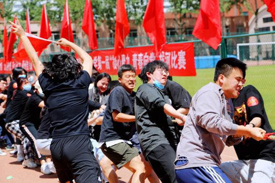 【党史学习教育】学校举办第一届“凝心聚力青春向党”拔河比赛