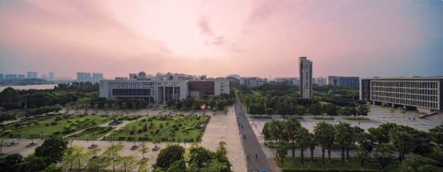 《南方日报》专访广州大学校长魏明海：撕掉“偏文”标签，打造四大一流专业方阵