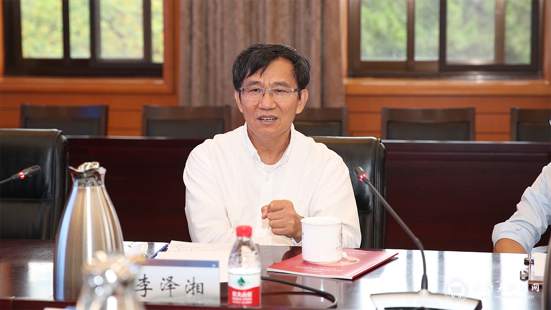 李泽湘、刘芹受邀参加科技创业与新工科建设工作座谈会