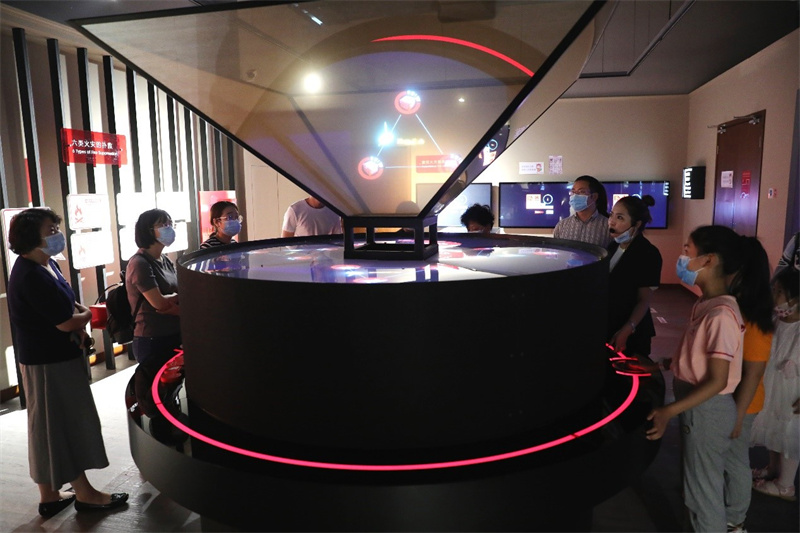 经管学部综合服务中心第二党支部走进天津生态城安全体验馆