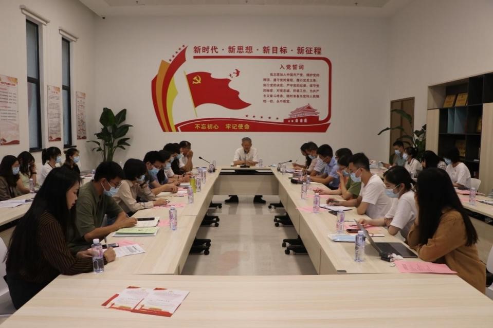 陈春声书记参加大气科学学院研究生第一党支部组织生活