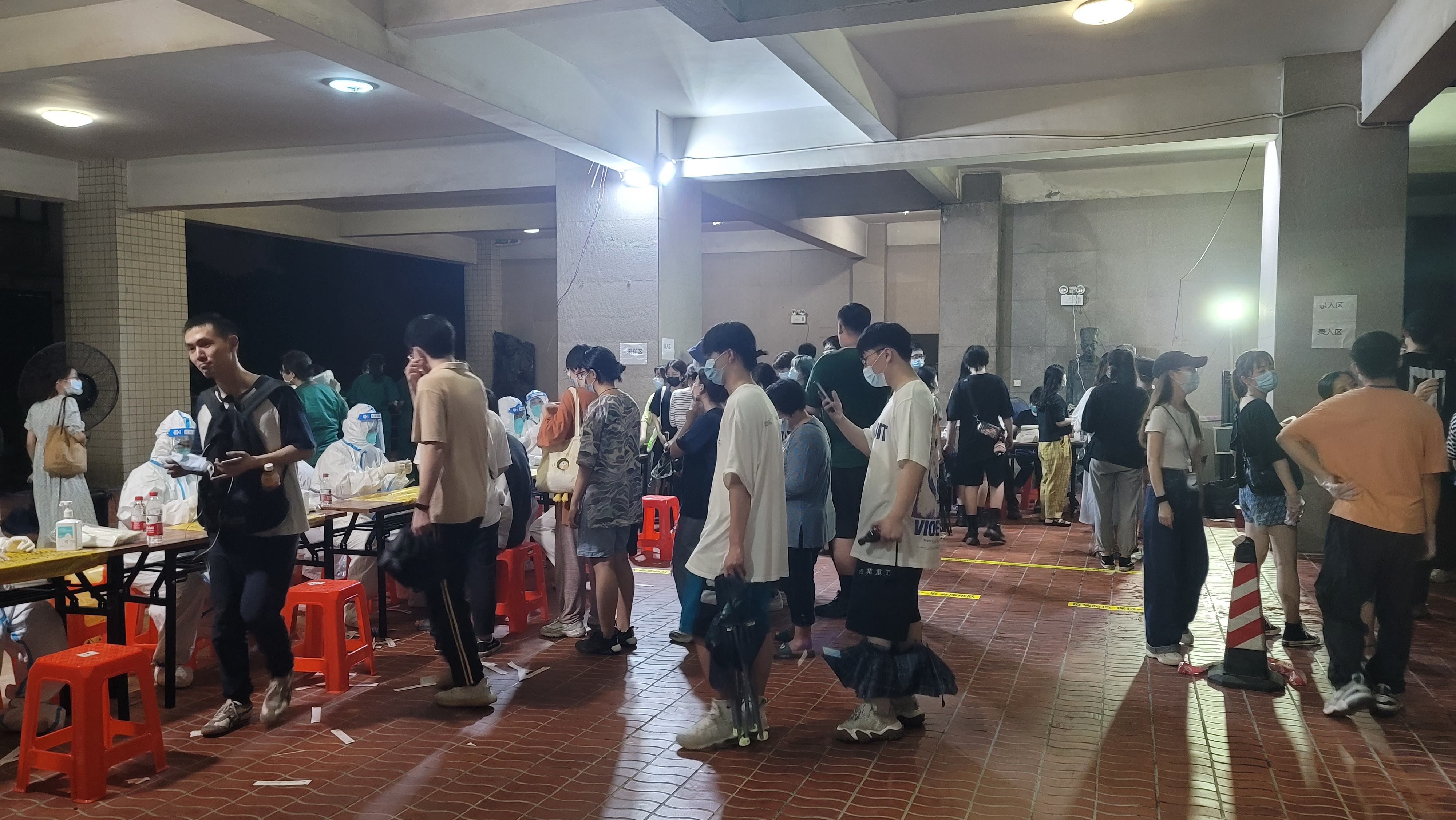 倾情助力社区疫情防控广大人在行动