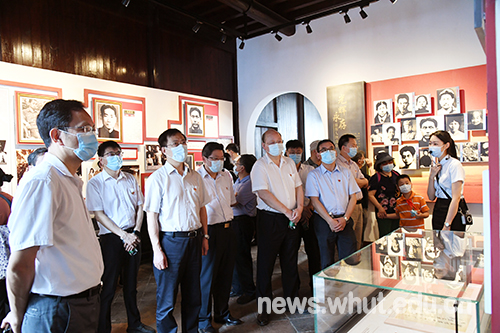 校党委理论学习中心组赴武汉市革命博物馆开展实地研学
