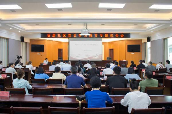 引领社区，黄师“送党课下基层”