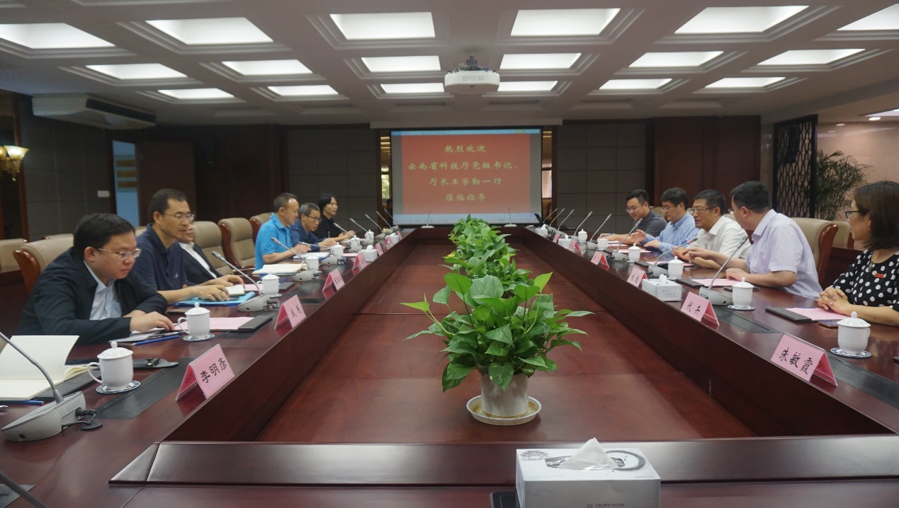 云南省科技厅党组书记、厅长王学勤一行来校考察交流
