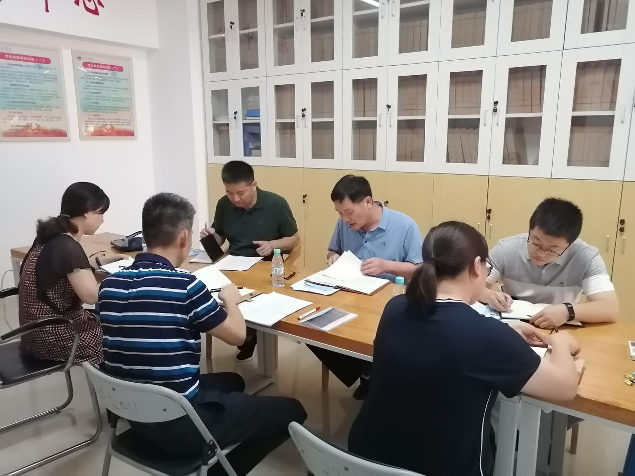 校领导调研就业工作