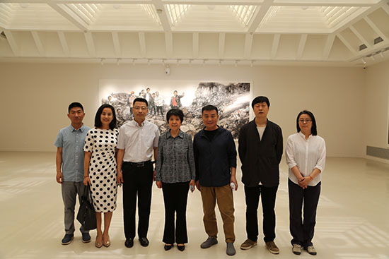 “铸史图真——王珂现实主义水墨人物画展”在我校举办