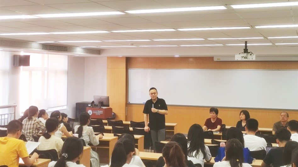【我为群众办实事】管理学院聚焦立德树人，助力学生发展