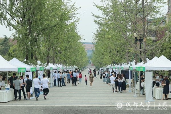 “我们是成大的铁粉”！校园开放周首日迎来热情访客